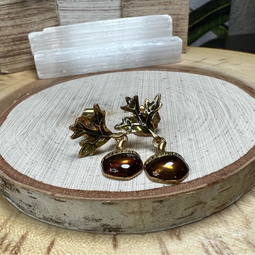 VTG| Acorn Avon Earrings 🍂 - Picture 3 of 10